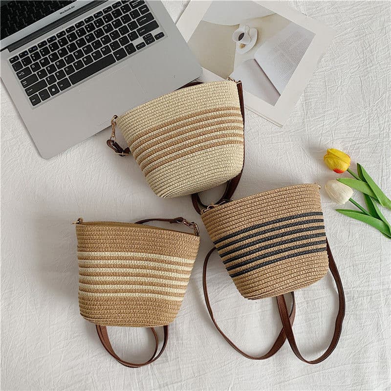 Niche straw bag women's woven holiday crossbody bag fashionable versatile bucket beach shoulder tote zipper ins