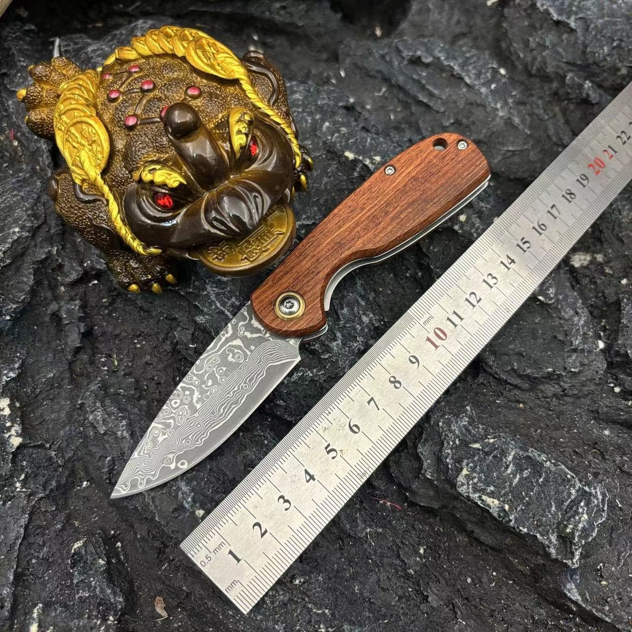 Factory wholesale of new [Golden Toad] Damascus steel outdoor household folding knife, camping self-defense sharp fruit knife