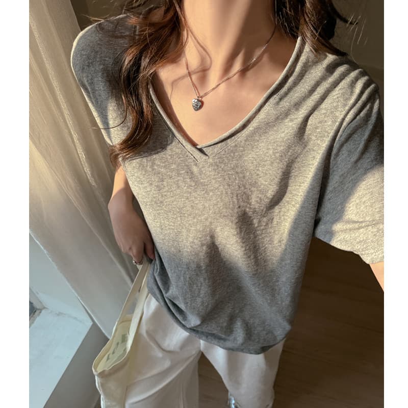 V-Neck Design Loose Fit Basic Short Sleeve T-Shirt for Women, Drop Shoulder, Simple and Versatile Korean Style Top