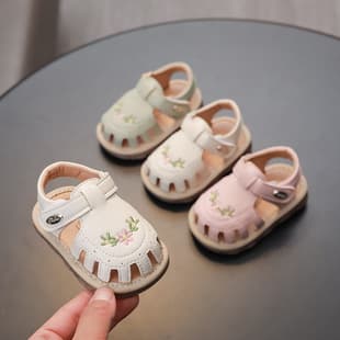 New Spring/Summer Embroidered Baby Sandals, Crocs-Style Shoes for Girls 0-2 Years, Soft Sole Squeaky Sandals