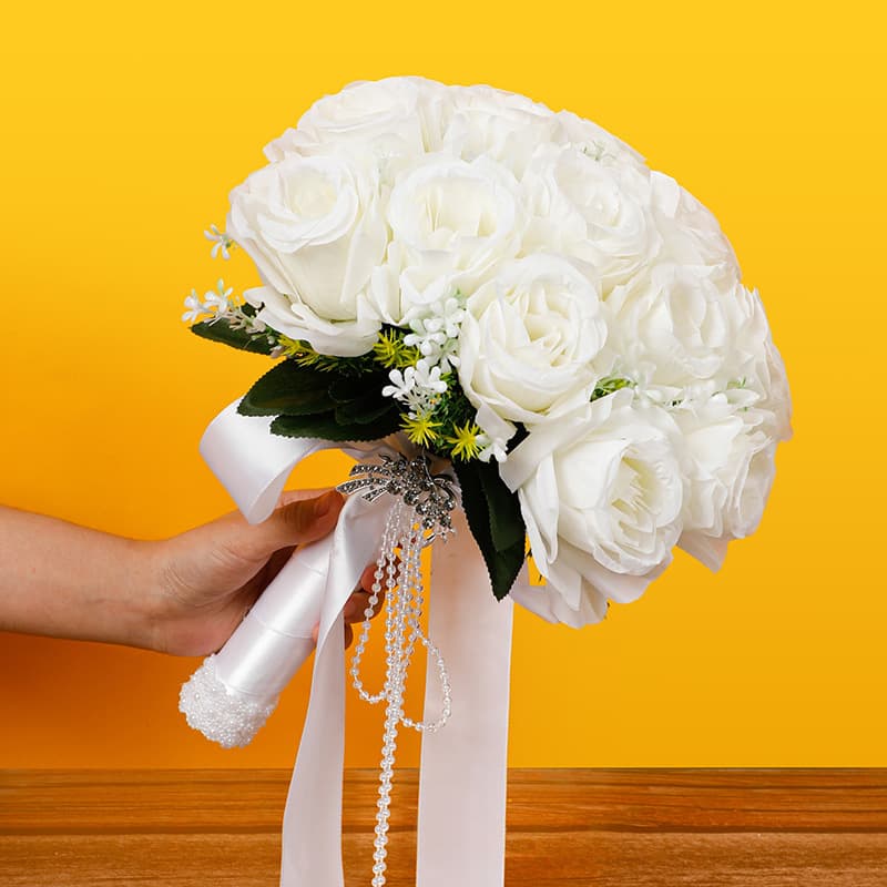 Amazon Hot Selling White Rose Bridal Bouquet with Crystal Pendant, Korean Forest Style Elegant Wedding Bouquet