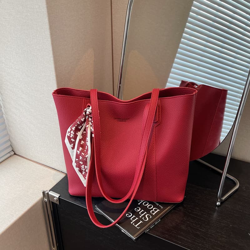 Cross-border Wholesale Women's Bags Casual Shoulder Bag New Style Handbag Large Capacity Square Bag with Scarf Bucket Bag Magnetic Buckle Crossbody Bag