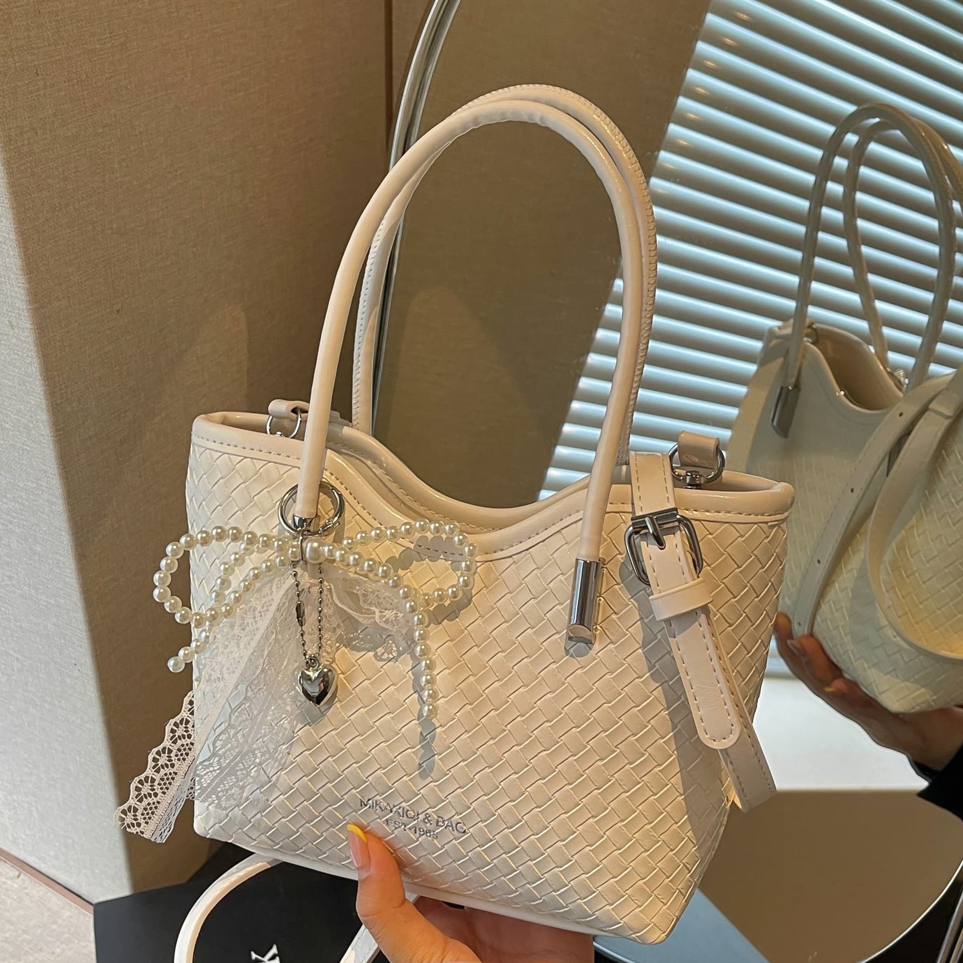 Korean Style Chic Minimalist Small Bag for Women 2026 New Premium Handbag Casual Fashion Crossbody Bag Trendy Small Square Bag