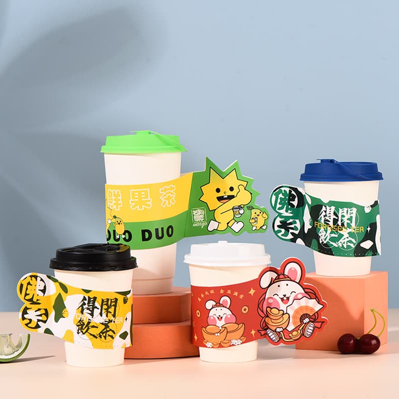 We supply disposable white cardboard cup sleeves with handles for lemon tea, coffee, and milk tea; these are heat-resistant and can be printed with logos.