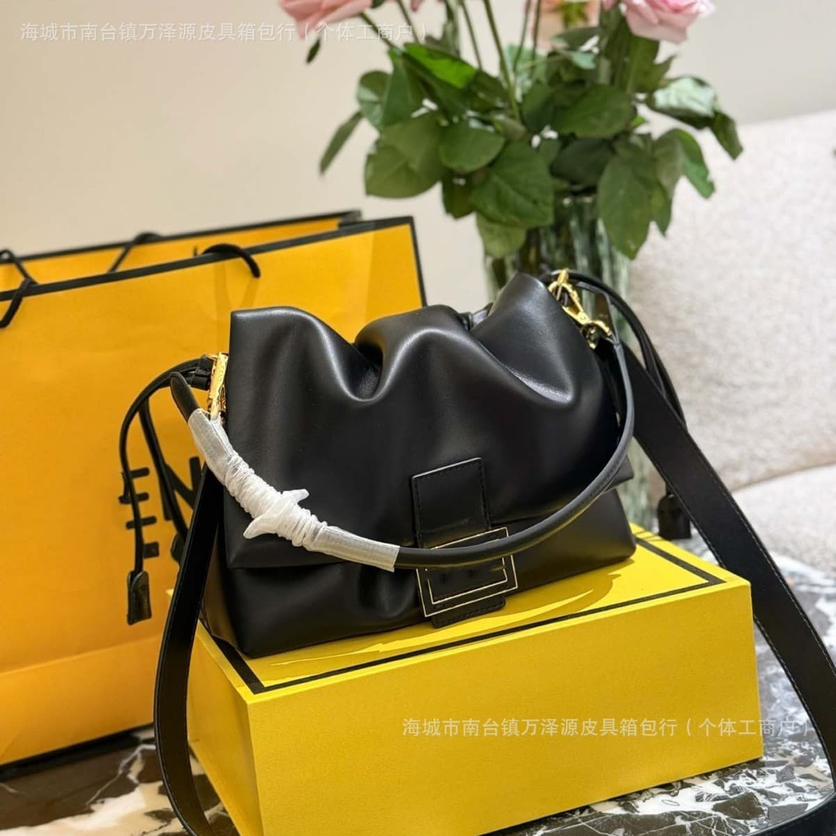Cross-border exclusive supply of soft leather flip-top f home Yunduo drawstring bag for commuting, casual and versatile new shoulder handheld armpit bag