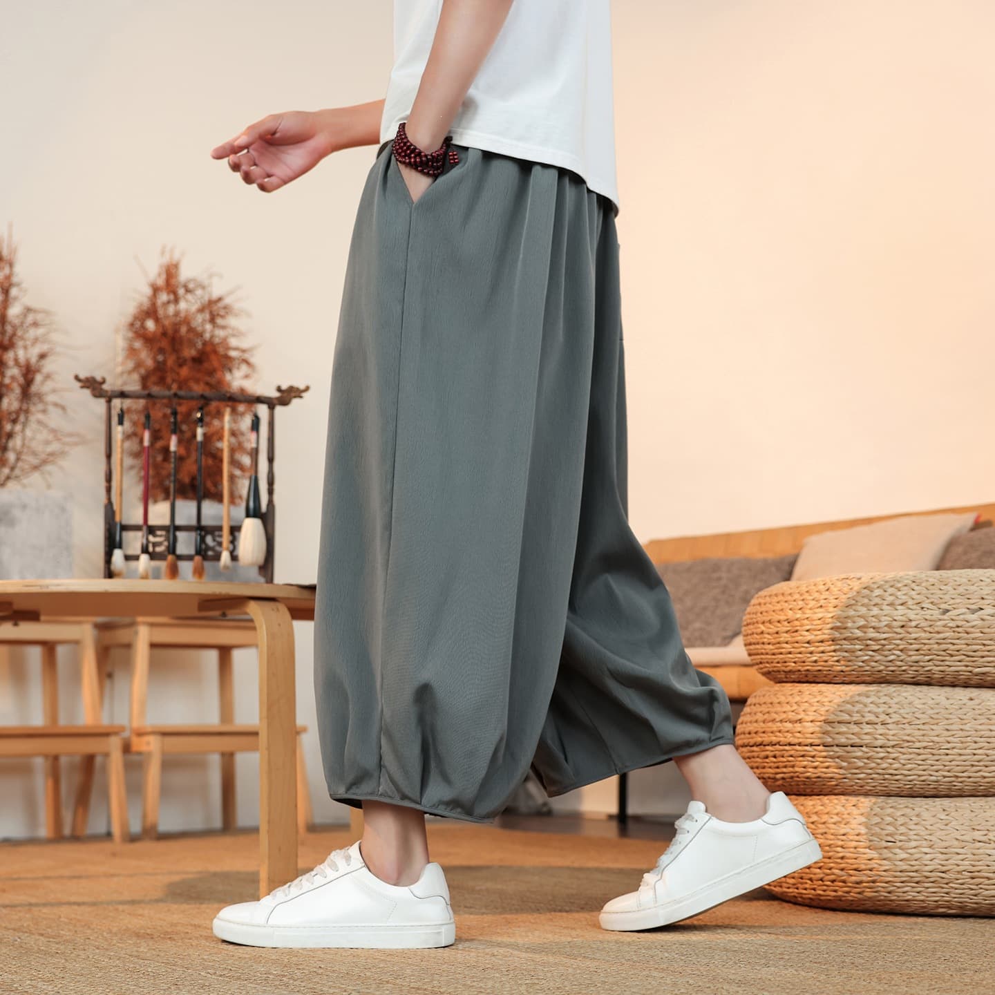 Wide-leg casual pants for men, 2026 summer solid color ice silk cropped pants, loose casual pants, large size eight-quarter pants for men