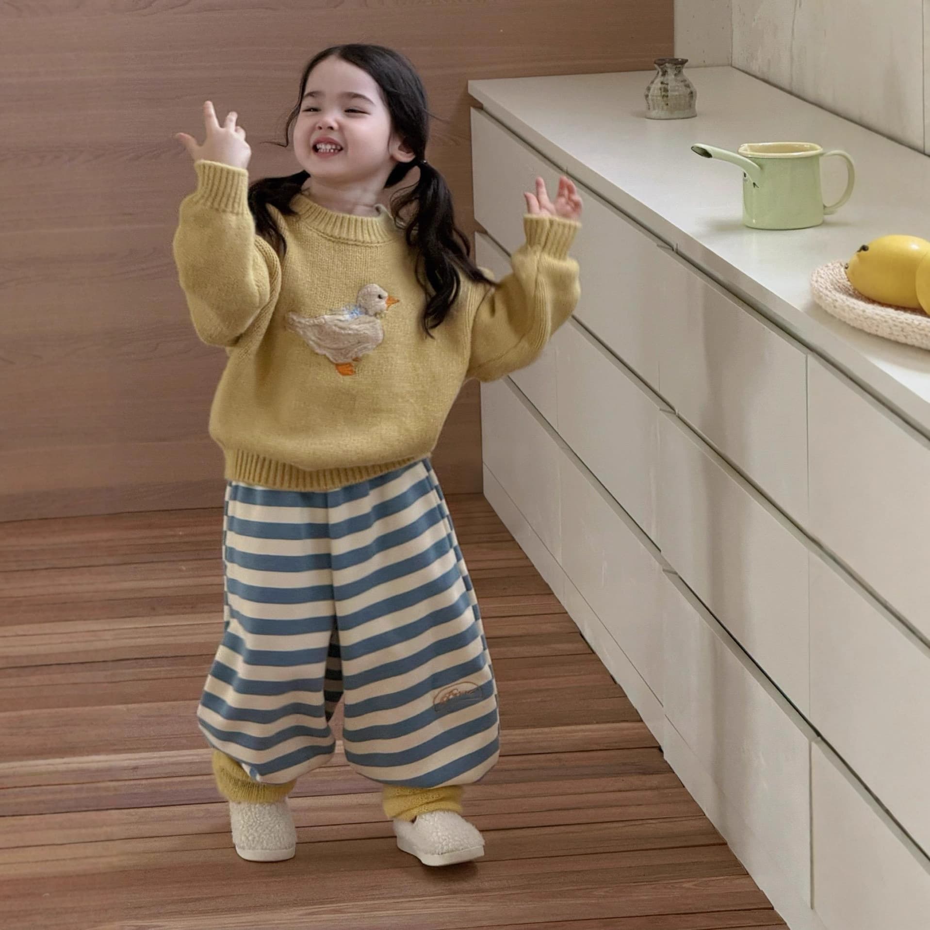 Bora Korean children's clothing winter thickened yellow duck sweater for toddlers and little girls, cute ins style top