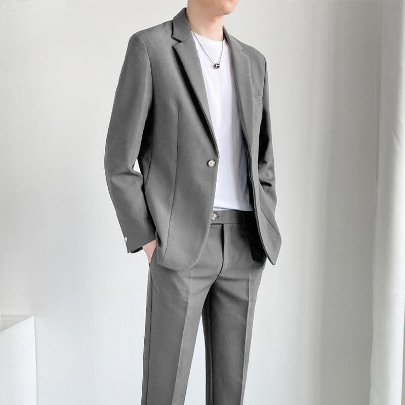 A sophisticated and stylish new men's suit for spring and summer, a complete set of handsome groom's suits.