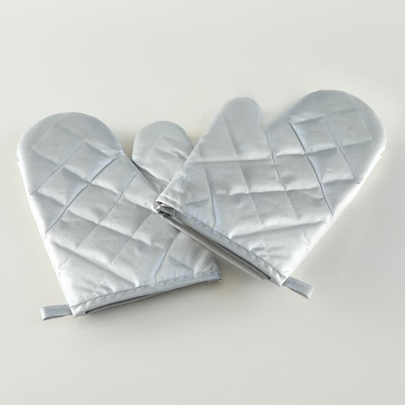 Heat Insulation Gloves, High-Temperature Resistant, Silver Thickened Heat Protection for Baking Oven, Microwave, and Garment Steamer Use