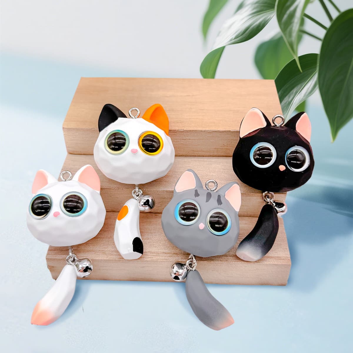 Cartoon Big-Eye Cat with Tail Resin 3D Figure Cute Kitten Head with Bell Keychain Accessory