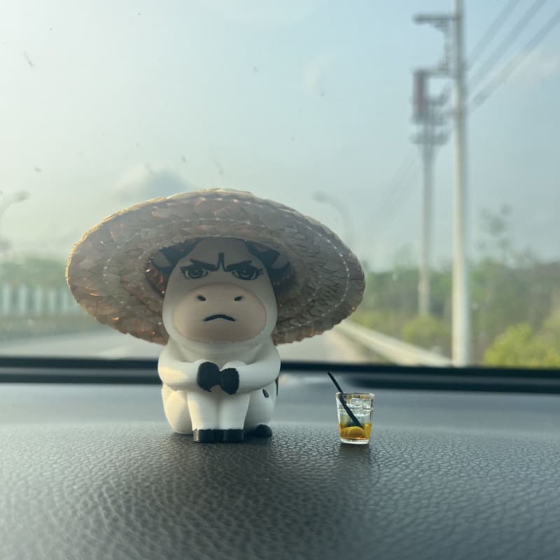 Cute Straw Hat Cow Car Ornament Creative Dashboard Decoration 3D Printed Cartoon Car Interior Gift