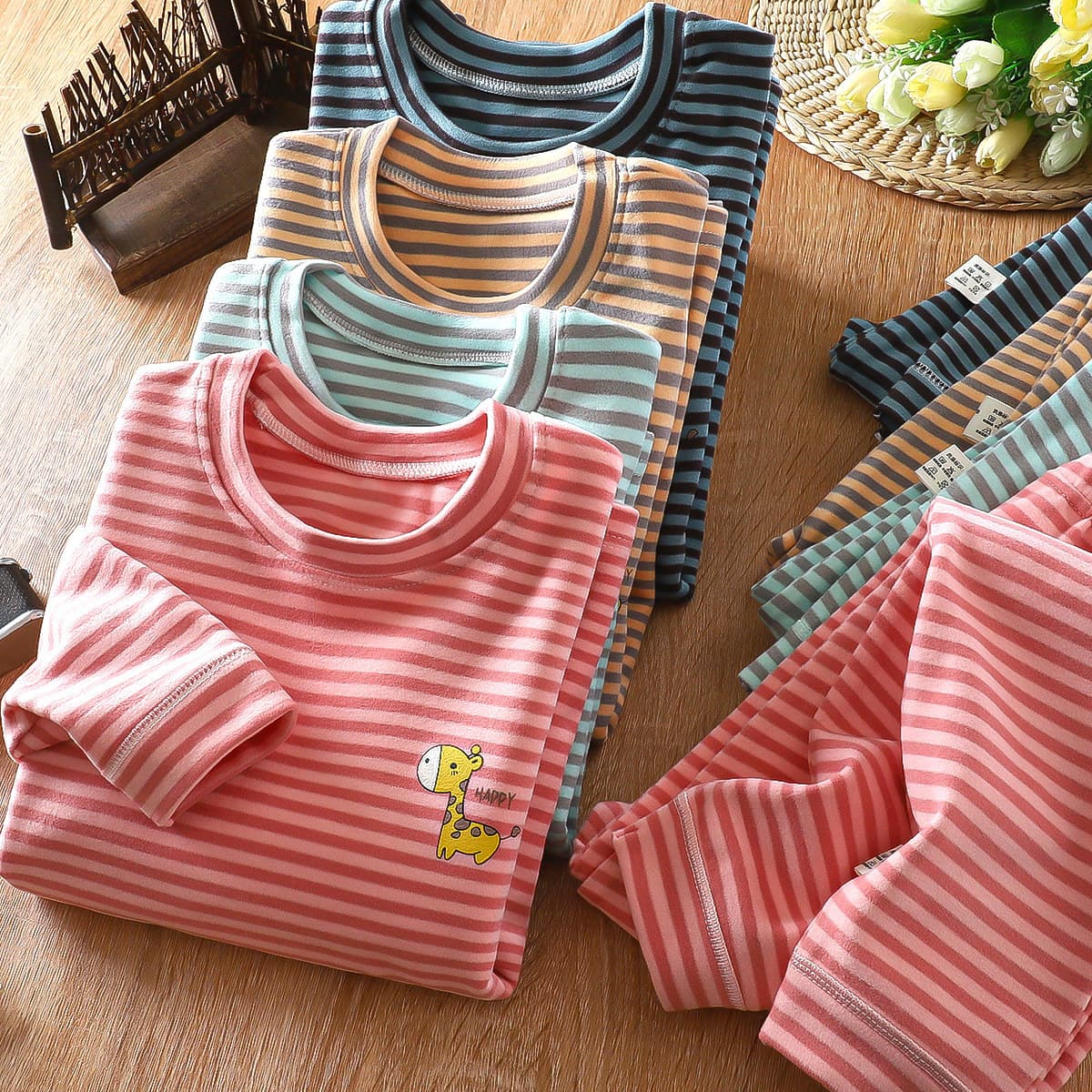 Children's German Fleece Set, Thermal Heat-Generating Winter Pajamas, Mid to Large Kids Base Layer Thickened, Boys and Girls Home Autumn Shirt and Pants
