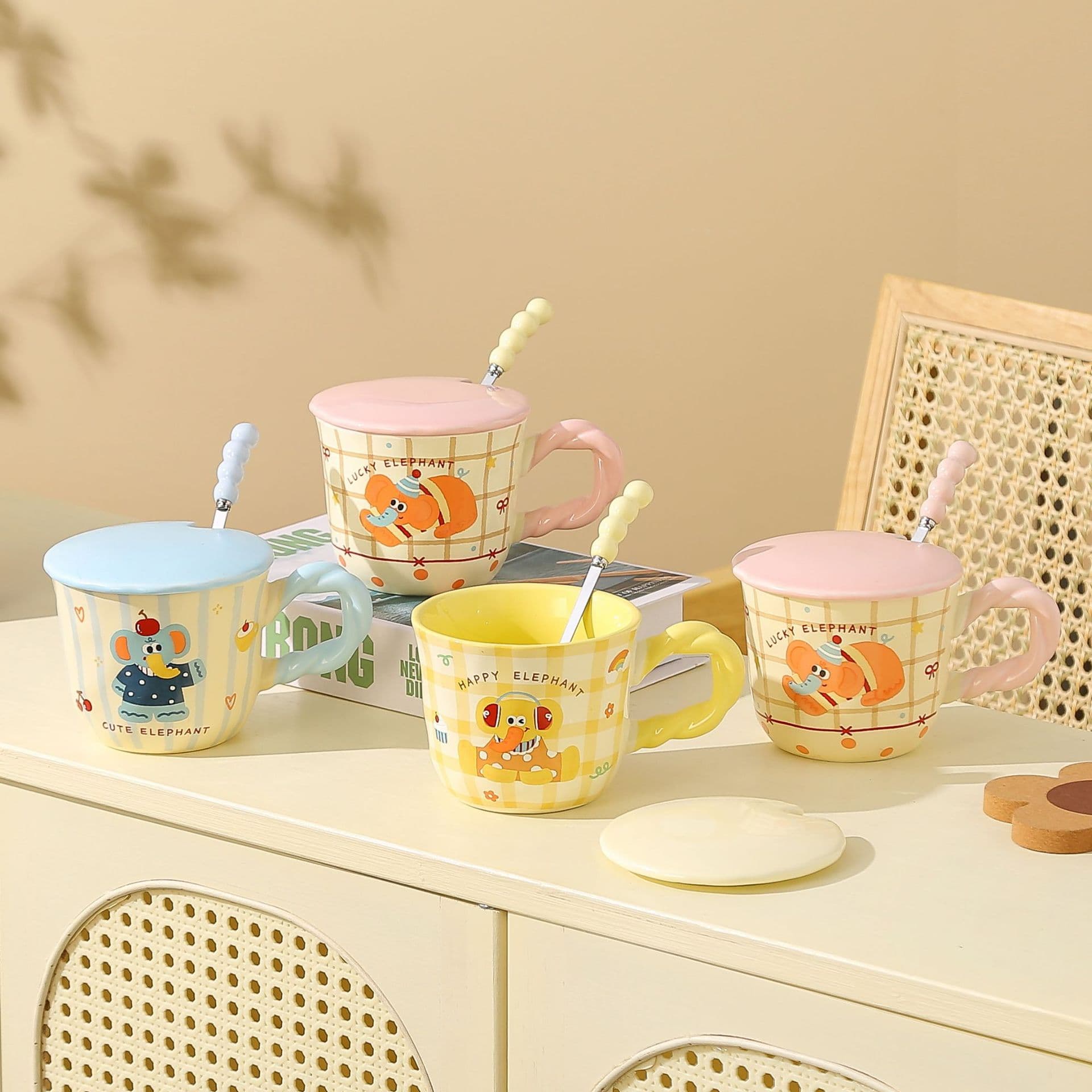 Ins Style Cute Contrast Color Dachshund Ceramic Mug with Lid and Spoon, Graduation Season Gift for Classmates and Teachers, Birthday Gift