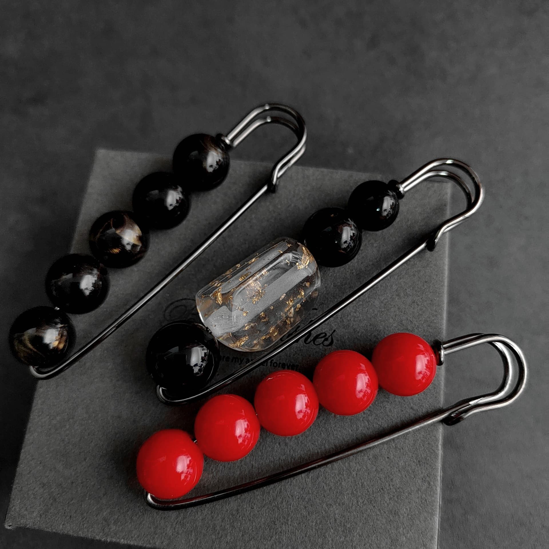 85-87MM iridescent blue devil red, dark gunmetal with multicolored faux amber bead accents for Crocs and sweater decorations.