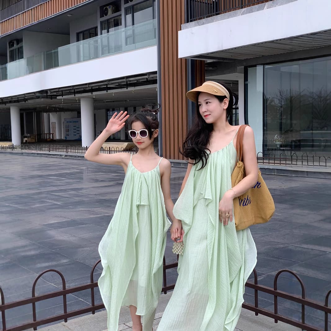 2025 New Spring-Summer Mother-Daughter Matching Dresses, Green V-Neck Strapless Dress, Beach Vacation Backless Long Dress