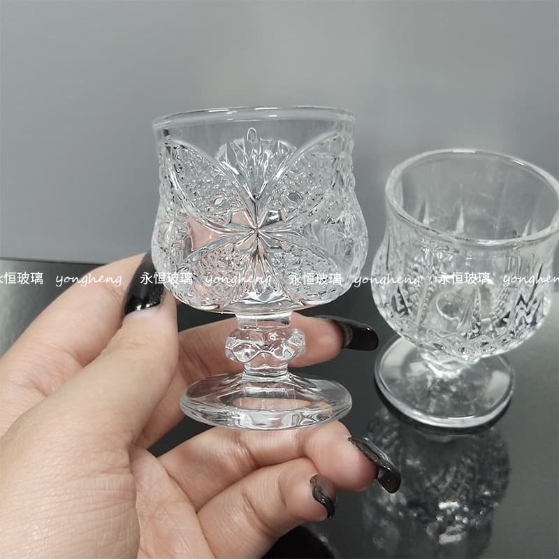 Creative retro engraved glass, mini fruit wine cup, exquisite high-footed liqueur cup, high-looking small wine cup, one-cup cup