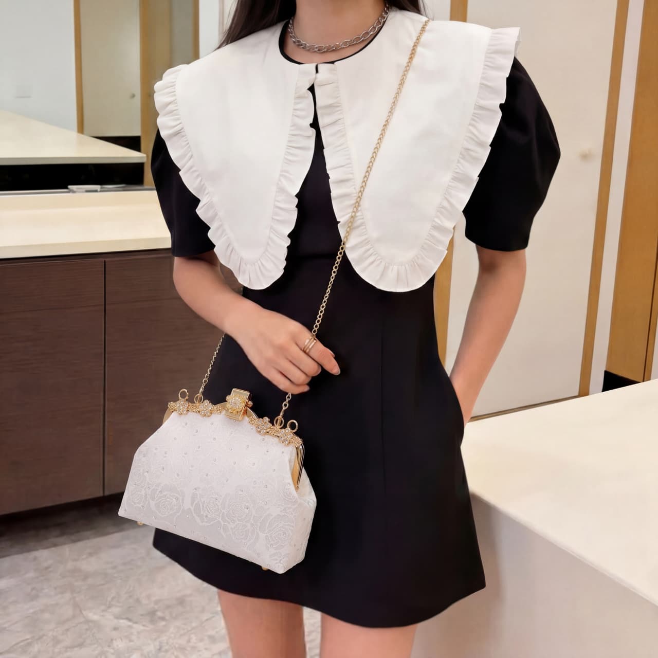 New Chinese-style Handbag Evening Bag Vintage Lace Cheongsam Bag Frame Bag Banquet Handbag Shoulder Crossbody Bag