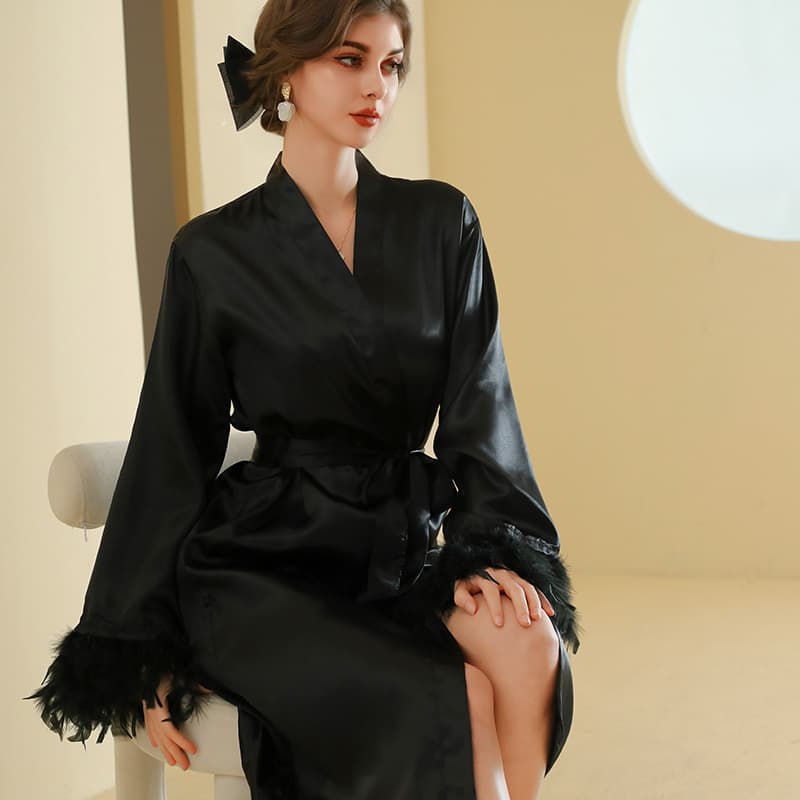 Bride's morning robe, long feather nightgown, wedding makeup, bridesmaids' wedding kimono, satin bathrobe.