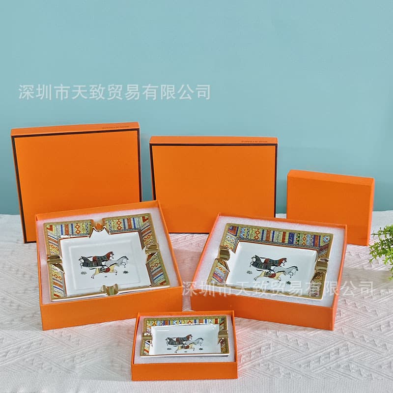 Vintage Horse Pattern Gold-rimmed Bone China Ashtray Cigar Ashtray for Hotel Club Home Use Gift Box Packing Factory Wholesale