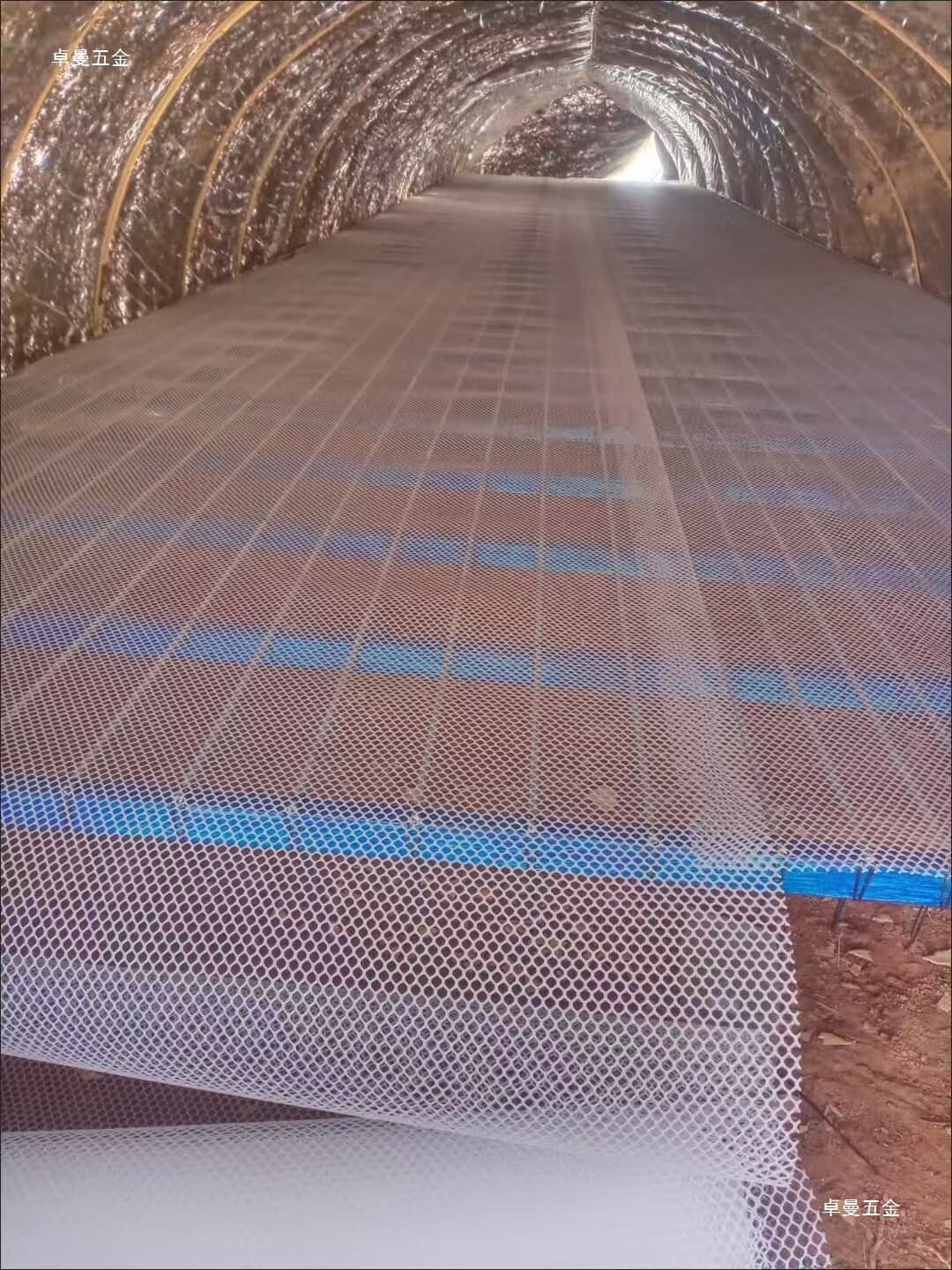 Thickened Breeding Net Chicken Duck Rabbit Brooding Foot Pad, Anti-Foot Stuck Feces Leak Net, Beekeeping Net, Balcony Protection Window Sealing Plastic Man