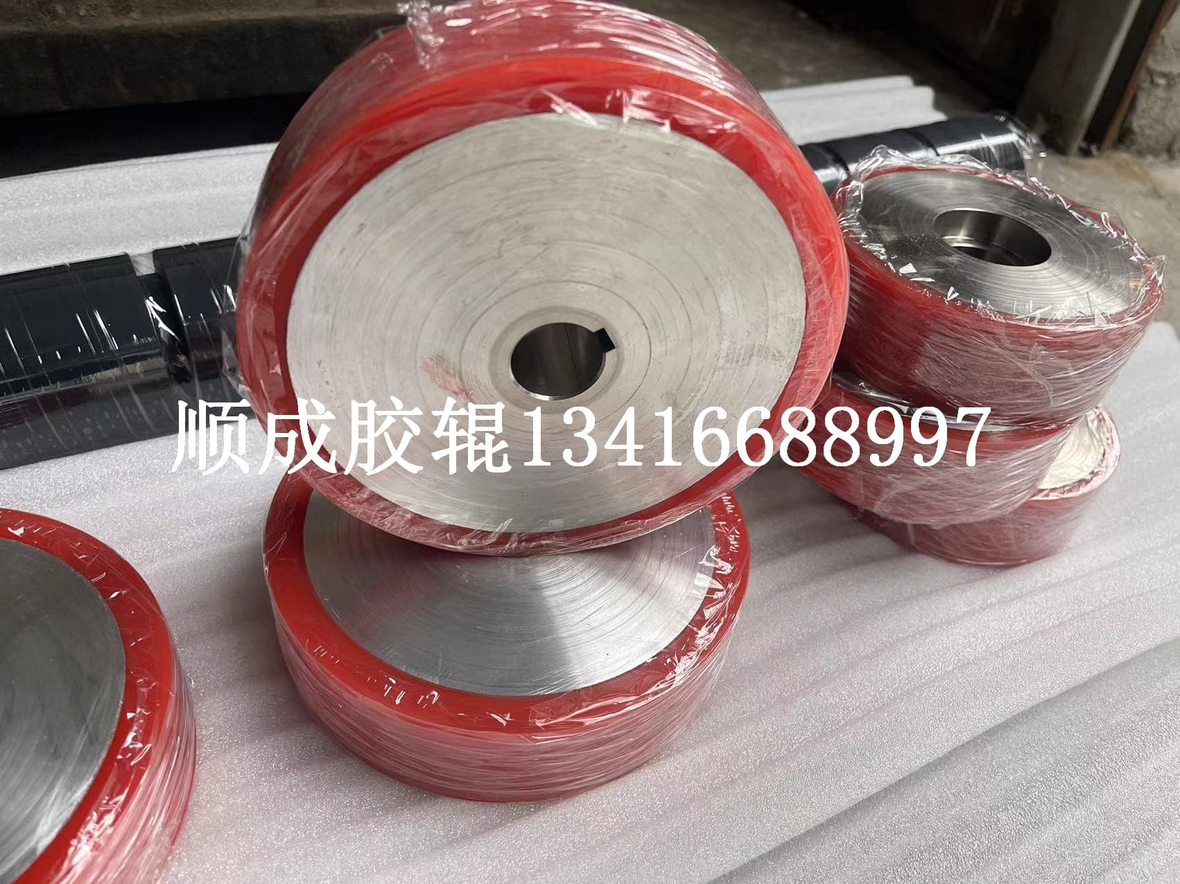 Polyurethane rubber roller coating, PU coated wheels, polyurethane coated rollers, industrial rubber rollers.