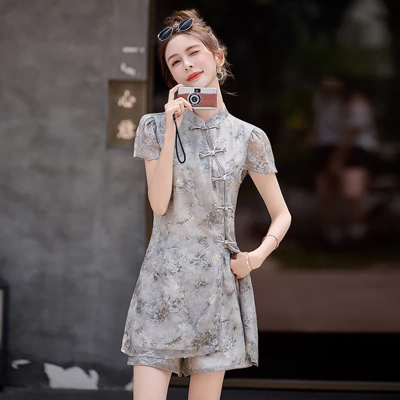 New Chinese-Style National Style Women's Suit 2025 Summer New Arrival, High-End Elegant Jacquard Cheongsam Shorts Two-Piece Set for Petite Figures