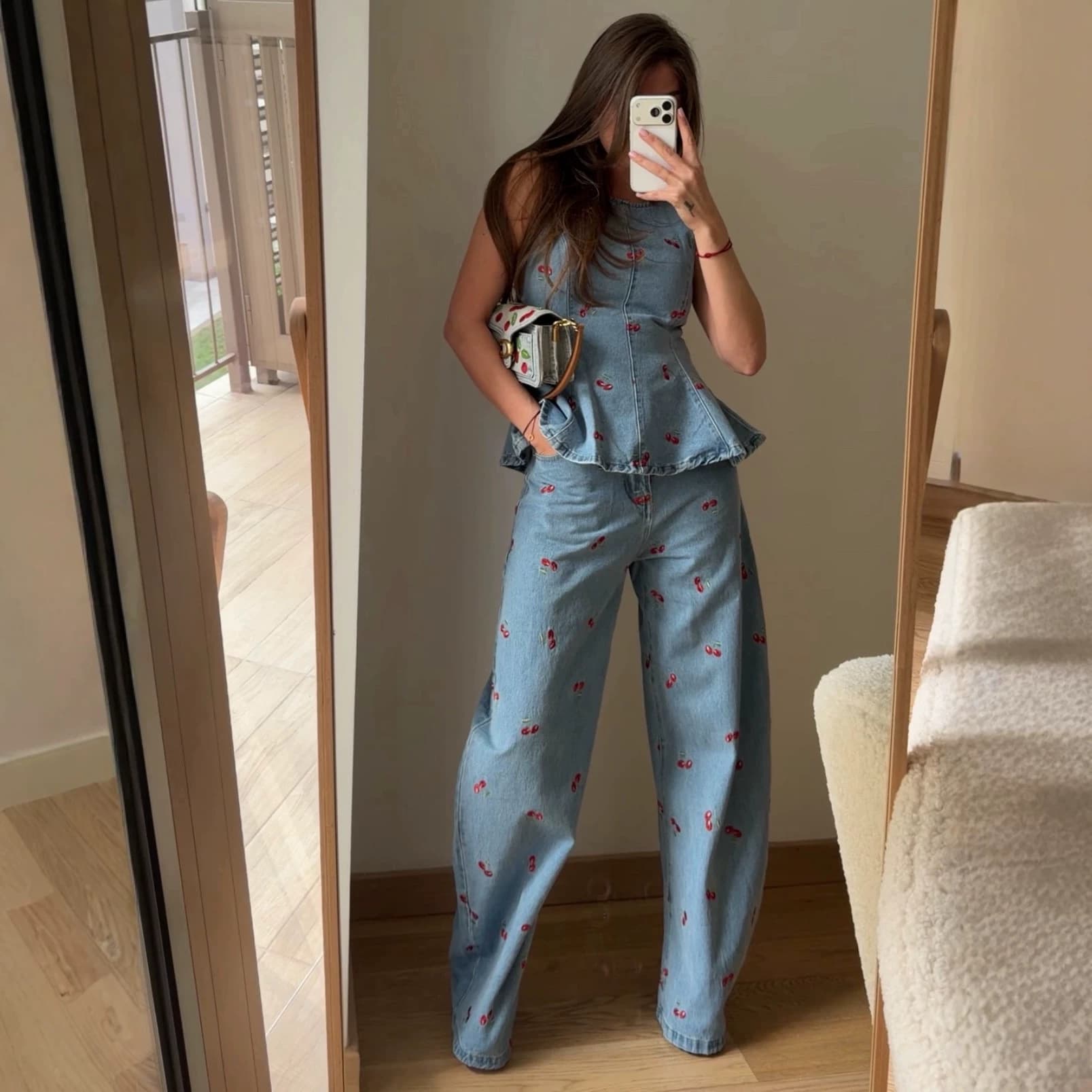 Sleeveless vest style hem lace hot girl top high waist straight leg printed jeans suit two piece wholesale for women