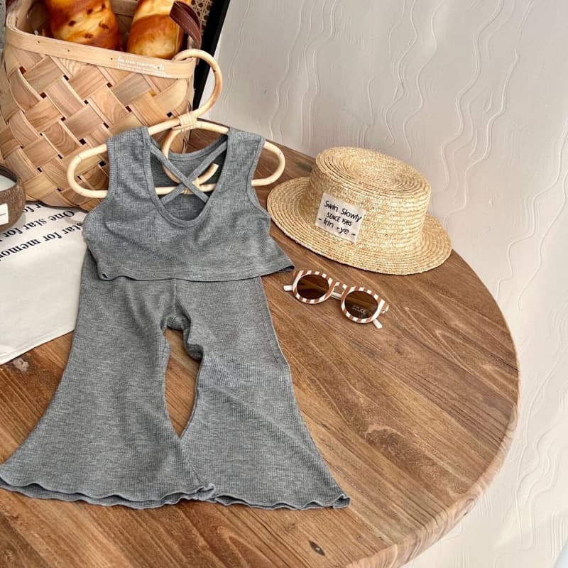 Baby summer clothes new style summer girls fashionable backless sleeveless vest suspenders solid color bell pants two-piece suit trendy