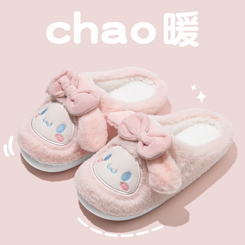 Cute cotton slippers for women in autumn and winter, with a cute bow and cartoon design, lined with fleece. These slippers are perfect for wearing outside or as maternity wear.