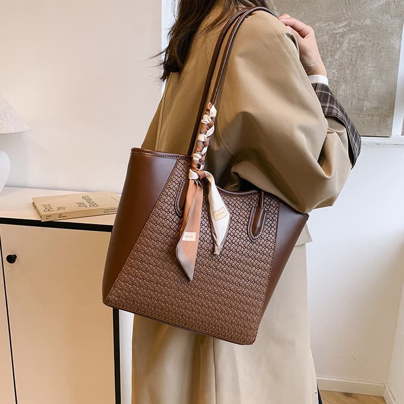 Large Capacity Women's Shoulder Bag Commuter Handbag Crossbody Casual Versatile Tote Bag New Niche Style