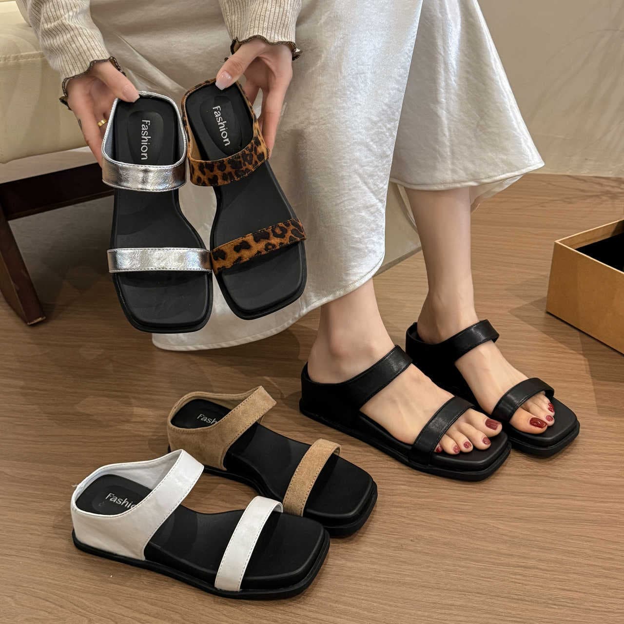 Ultra-soft sole, non-tiring summer square-toe slippers for women, suitable for wearing with skirts, open-toe wedge heel sandals, one-strap slippers