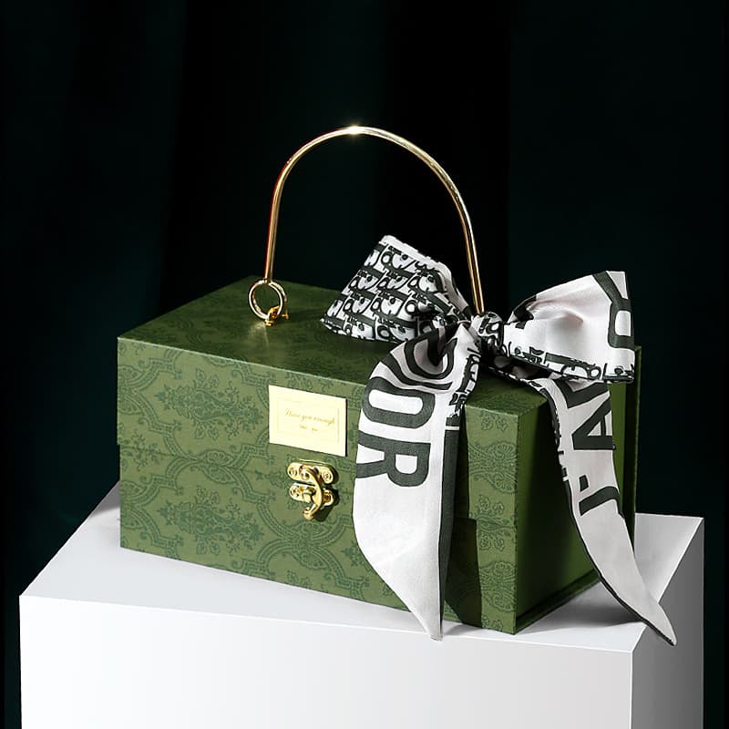 Portable Gift Box, Light Luxury Retro Niche Wedding Gift for Bridesmaids Groomsmen, Wedding Candy Box, Empty Gift Box