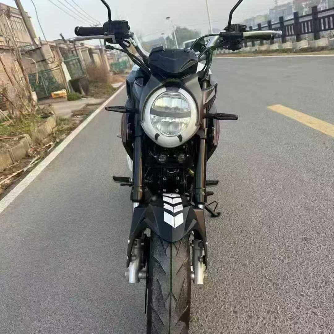 Augusta Little Monkey Motorcycle in Black and White Color Scheme, 125Cc Displacement, Men's Fuel-Powered Commuting Motorcycle