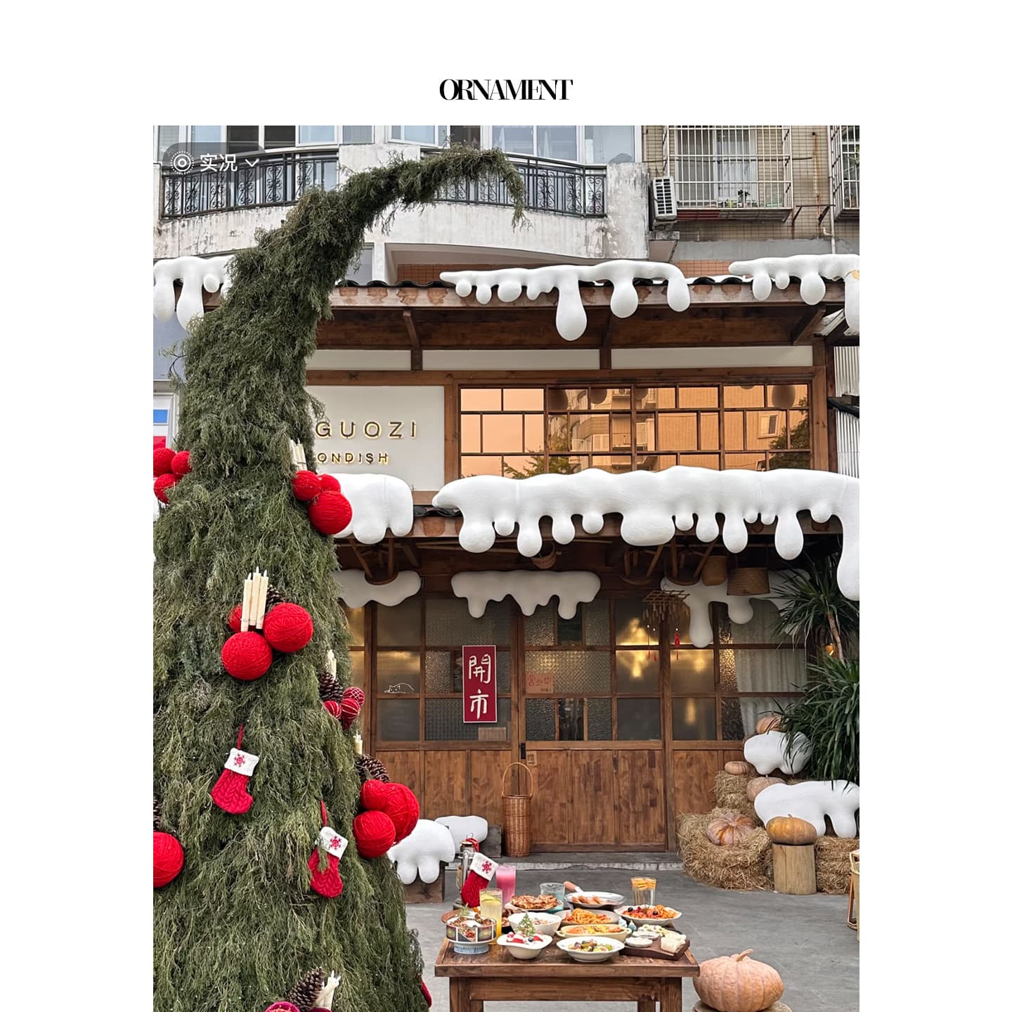Christmas decorations fake snowflakes simulated snowscape landscaping atmosphere outdoor store head Christmas scene decoration hangings