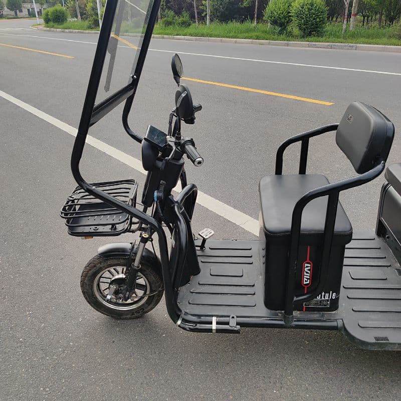 Wholesale from Foreign Trade Factory for Electric Tricycle Canopies, Elderly Leisure Small Bus Rain Covers, Sunshades, and Enclosed Winter Rain Shelters