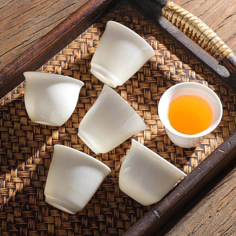 Custom-made ceramic Kung Fu tea sets, teacups, mutton fat jade porcelain tasting cups, gold-painted cups, individual white porcelain wholesale.