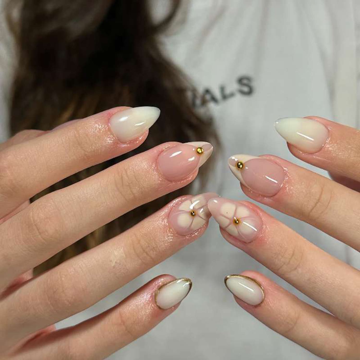 Best-selling Cross-border Gold French Short Almond Flower Press-on Nails Luxury Fake Nails