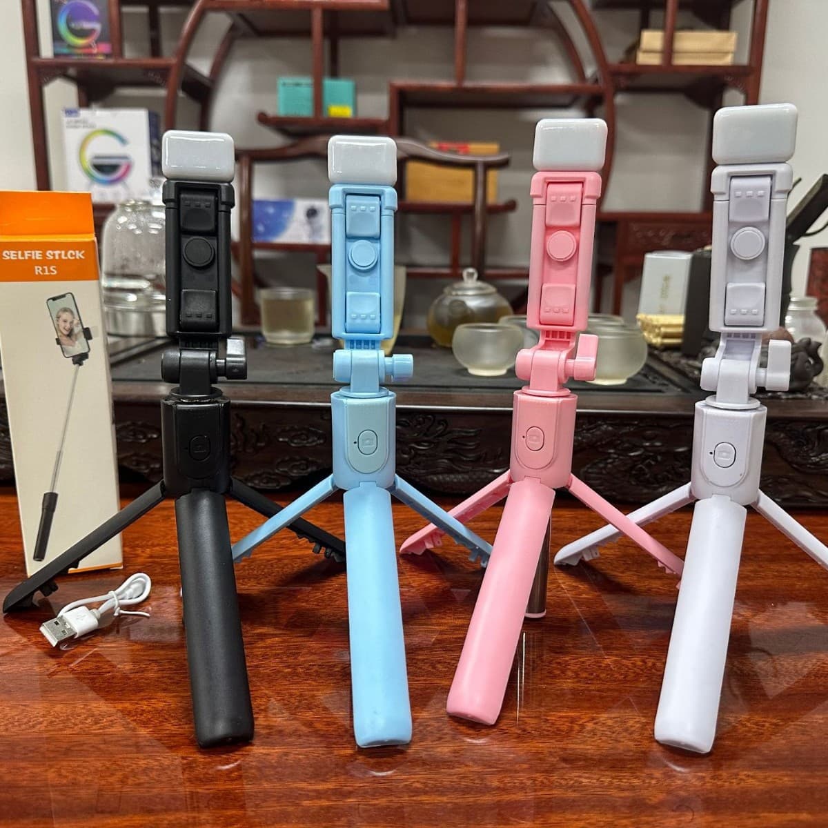 Selfie Stick R1 R1S Bluetooth Wireless Remote Control Selfie Tripod for Export