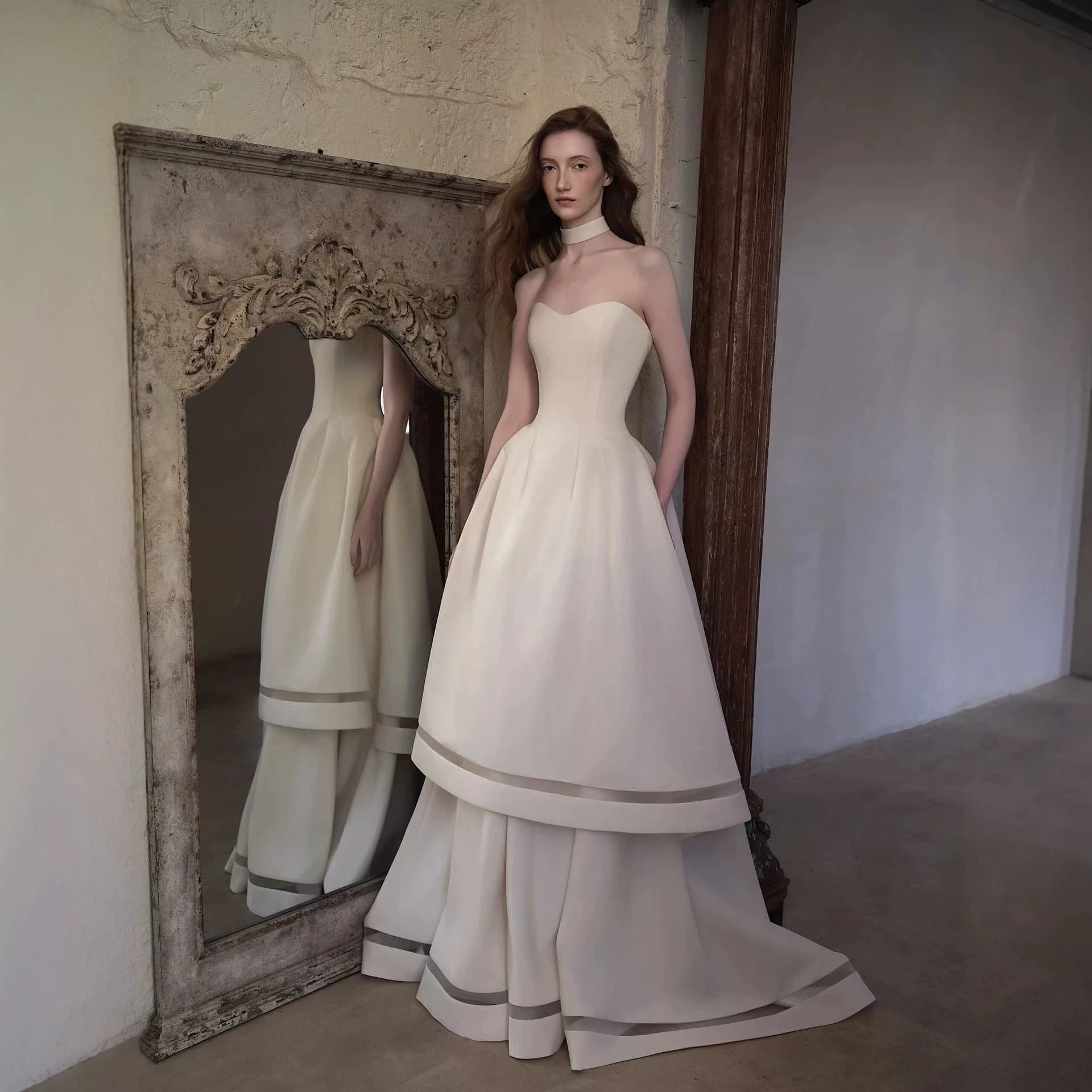 Wedding Dress New French Minimalist Satin Wedding Gown, Strapless Elegant Ceremony Dress with Small Train for Bridal Exit
