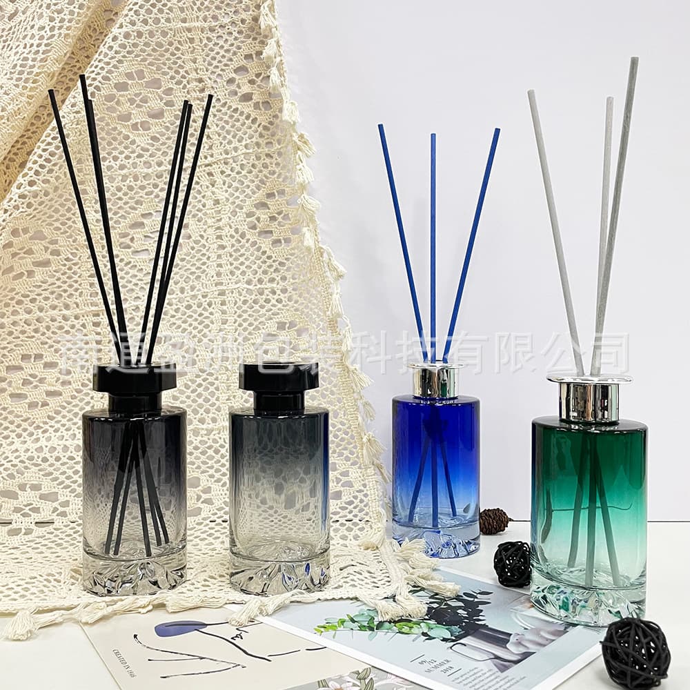 Wholesale 200ML Glacier Bottom Cylinder Aroma Bottle Snow Mountain Top Glass Bottle Reed Diffuser Bottle Essential Oil Fragrance