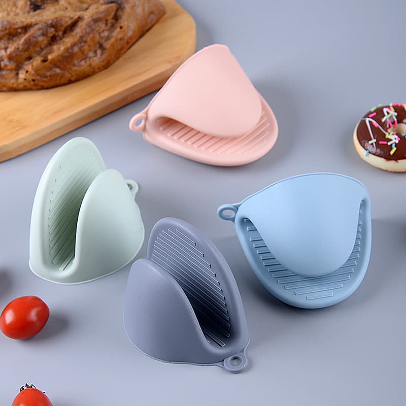 Silicone hand clamp barbecue kitchen oven silicone heat insulation gloves two-finger shark anti-scalding pot handle anti-scalding clip