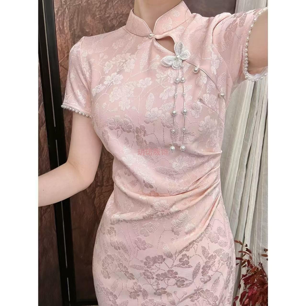 Suzhou Popular New Chinese-Style Pink Cheongsam with Cinched Waist, 2026 New Model, Youthful Style, Suitable for Engagement, Marriage Registration, and Everyday Wear