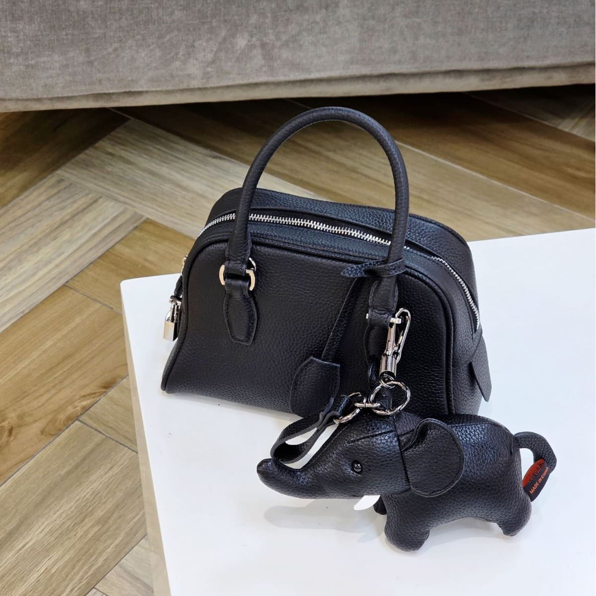 2026 New Commuter Handbag Bowling Bag Women's Top Layer Cowhide Boston Bag Crossbody Bag Casual Versatile Women's Bag
