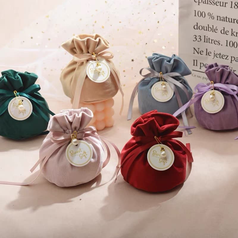 Romantic European Wedding Candy Box Velvet Gift Bag Round Bottom Velvet Drawstring Bag for Wedding Favors