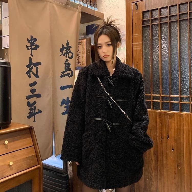 Lamb Wool Coat Women 2025 New Arrival Autumn/Winter Women's Wear Horn Button Mid-Length Black Thickened Fur Coat