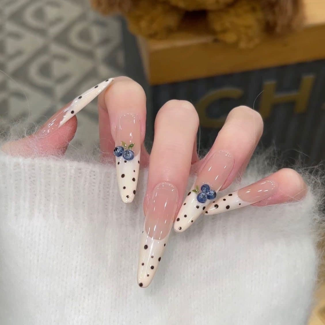 2026 New Year Style Atmosphere Whitening Berry Red French Burst Temperament Wearable Nail Tips Finished Product Wholesale