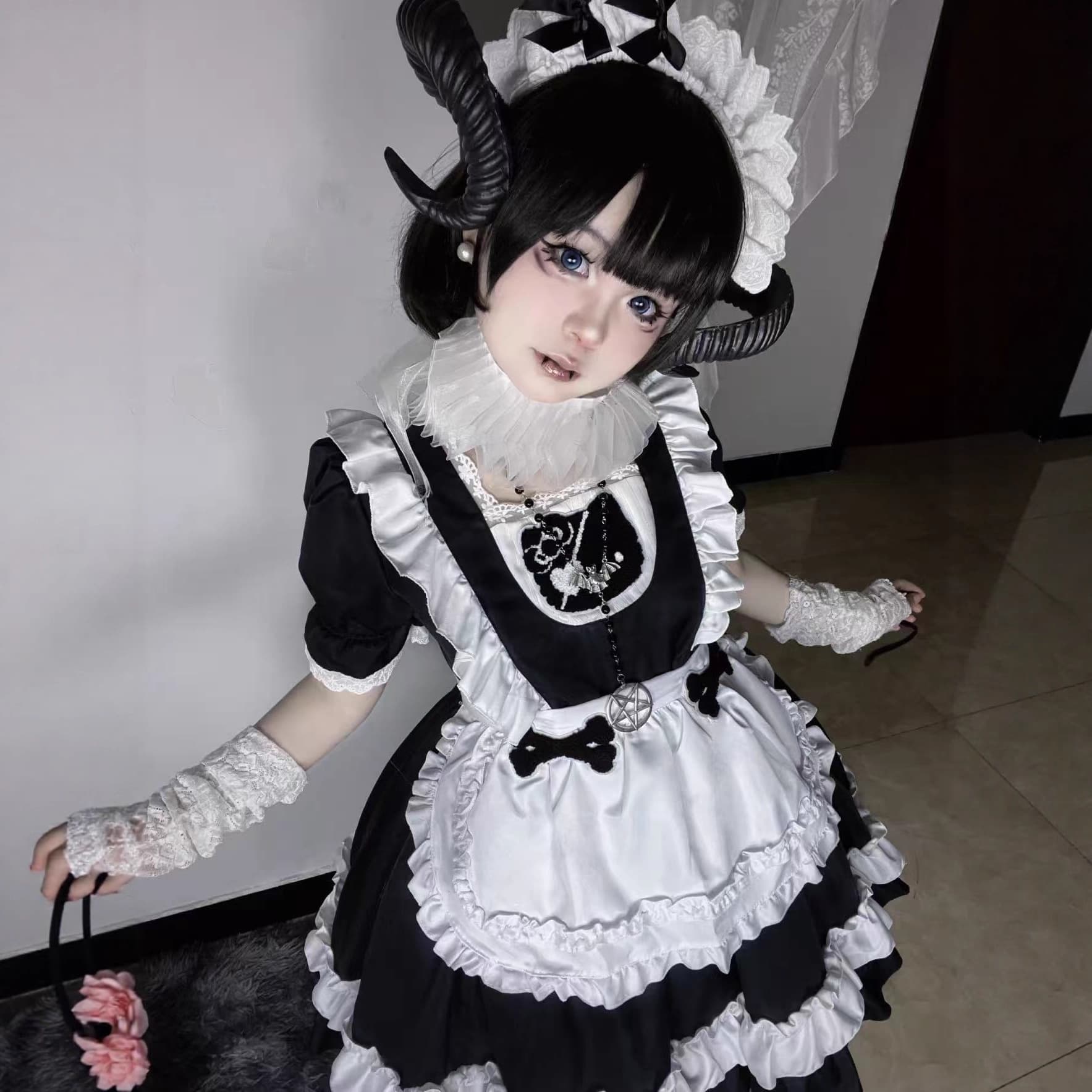 New Japanese-style Hello Kitty Black and White Maid Outfit Puff Sleeve Lolita Cute Kitty Maid Suit Dress