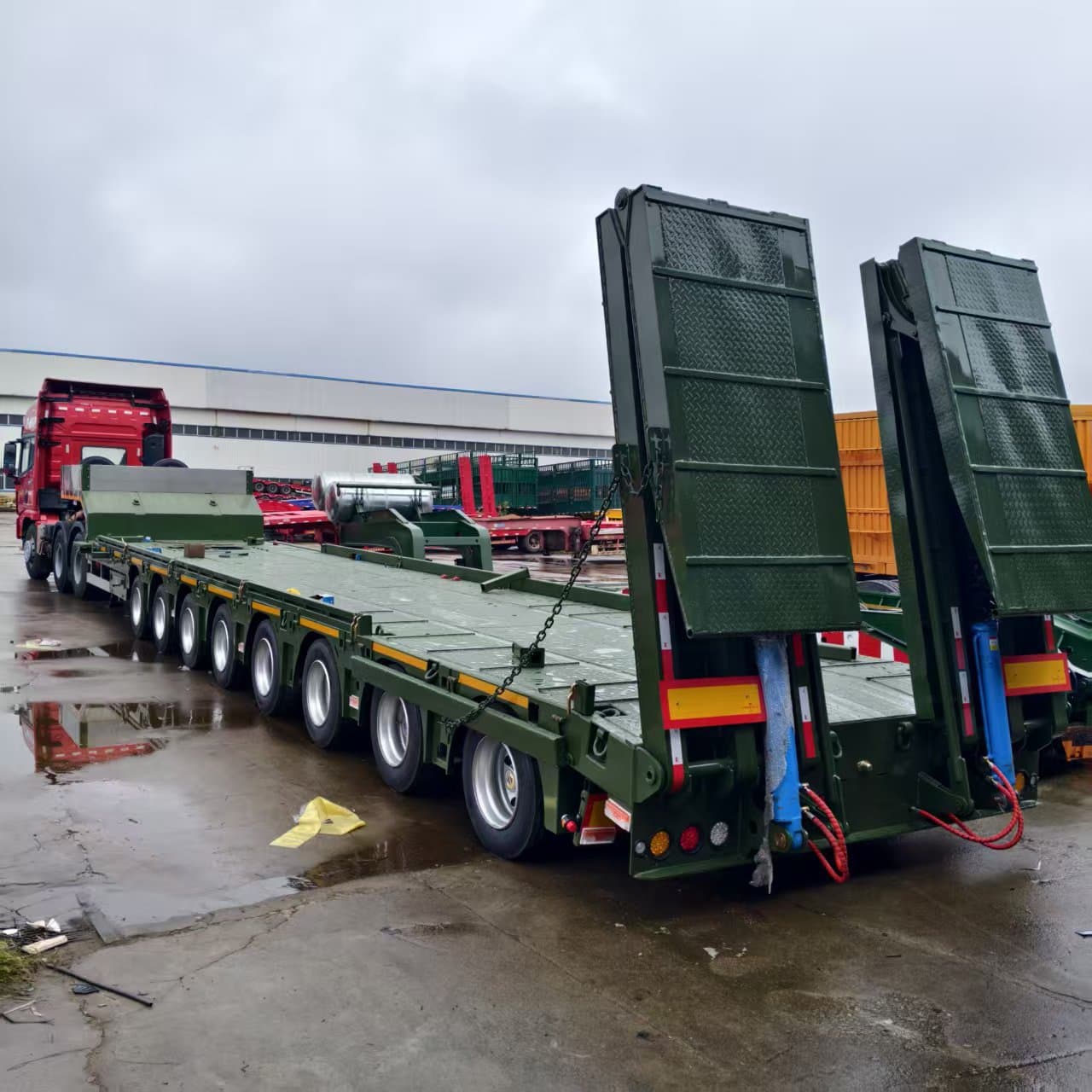 Low-bed semi-trailers for export, two-section hydraulic ramp semi-trailers, 8-axle flatbed trucks