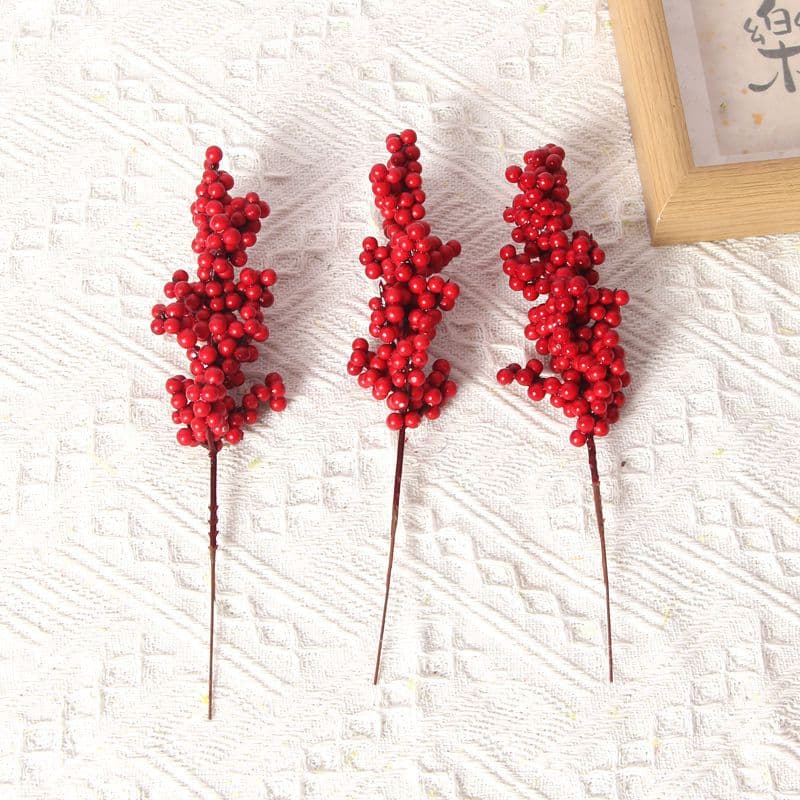 Christmas cuttings red fruit bunches simulated holly fruit foam red fruit Christmas berries Christmas garland materials in stock