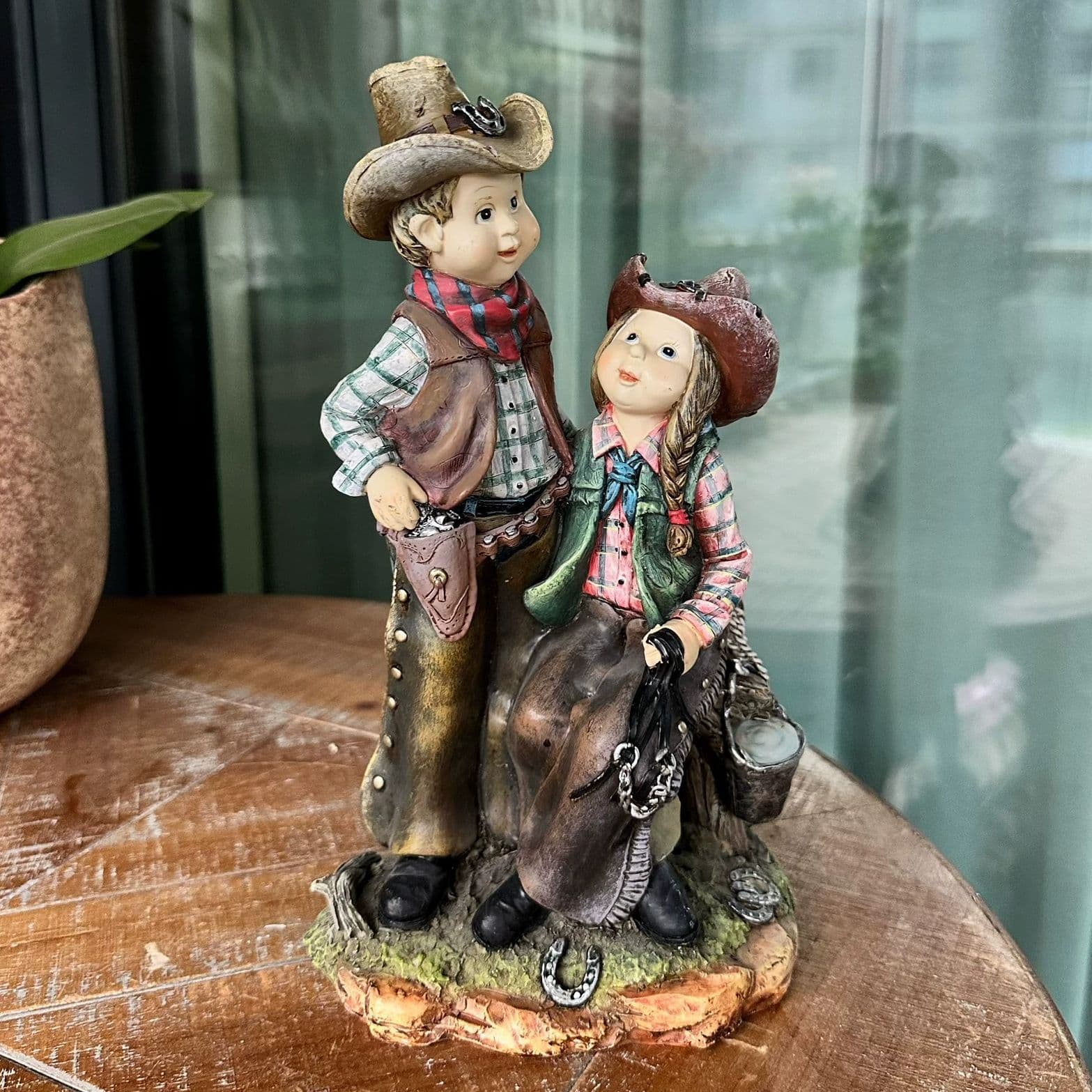 Customizable factory wholesale for cross-border western cowboy couples, ornaments, sculptures, outdoor decorations, courtyard decorations